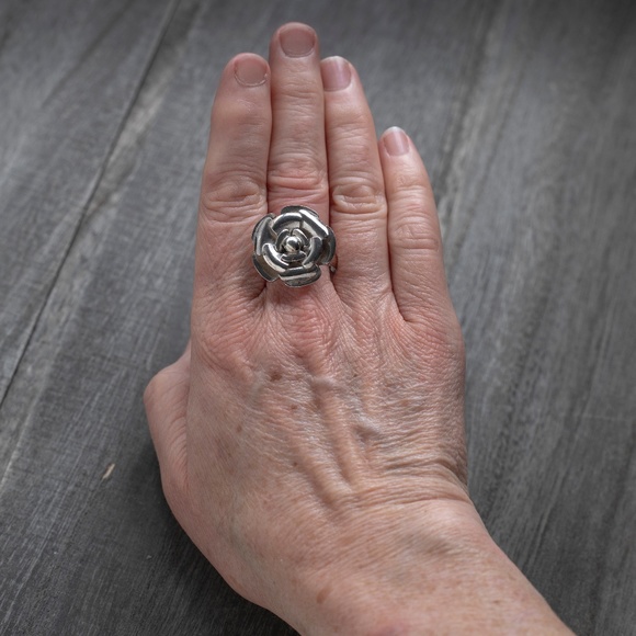Large Silver 3D Dimensional Rose Flower Ring - Picture 2 of 6